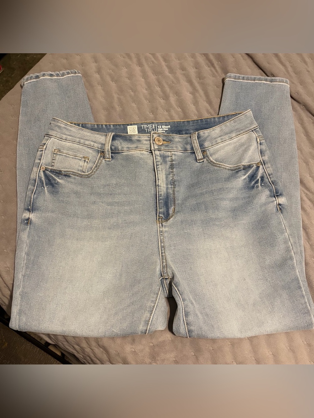 Time and Tru Women’s Team Light Wash Slim Straight Jeans
